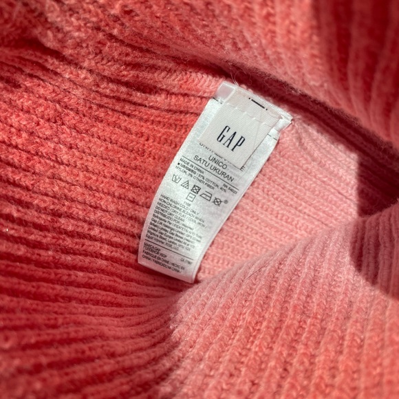 Beanie bundle! 3 beanie hats in EUC. Levi’s, GAP - Picture 6 of 6